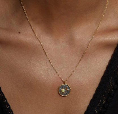 SATYA Jewelry - Kette Celestial Necklace Peridot Mond & Sterne
